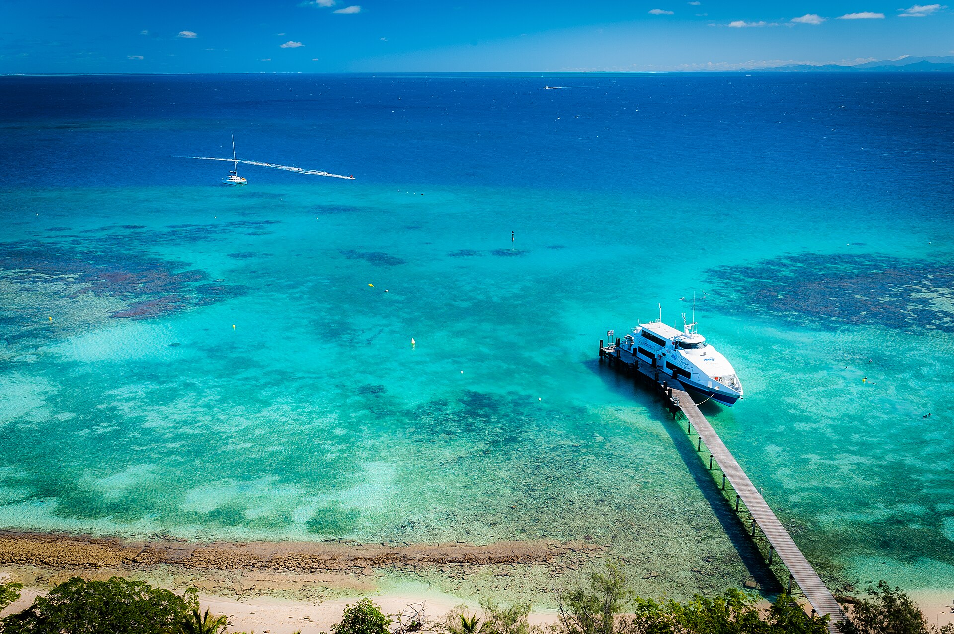 Outside of Noumea, Amédée islet is a sustainable resource management area in the southern province of New Caledonia. Renowned for its underwater world, it is located on a