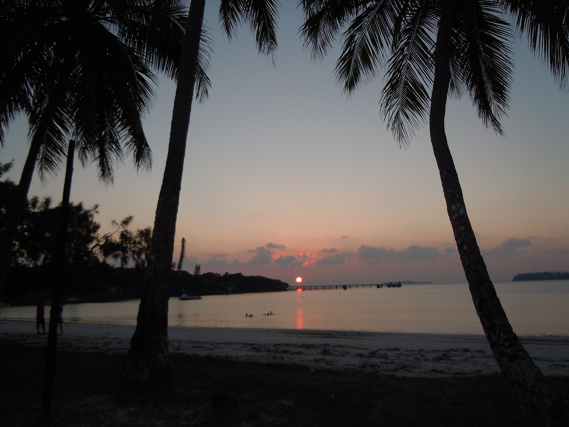 Coucher du soleil à KUTO, ILE DES PINS, NOUVELLE CALEDONIE